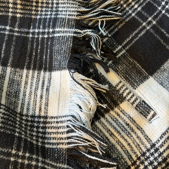 Jolt Monochrome Checkered Vest - Picture 11 of 11